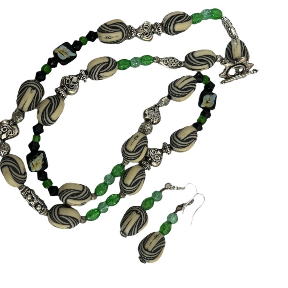 Artisan made Necklace & Earring Set Black & white